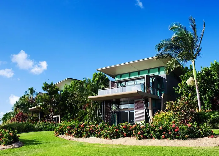 Yacht Club Villas